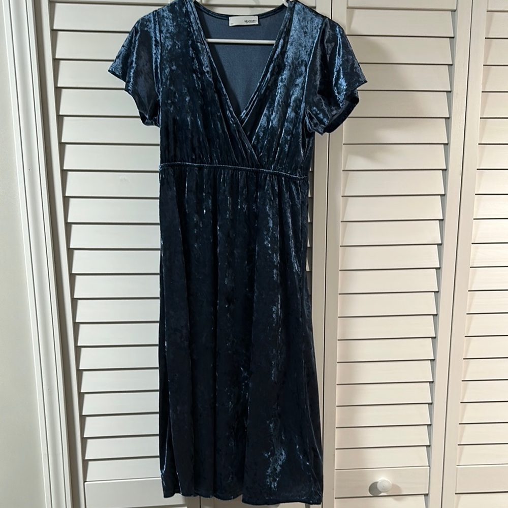 Elegant Blue Ruched Midi Dress with V-Neck
